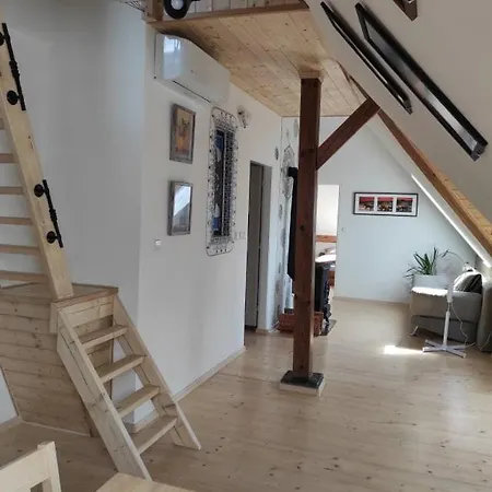 Daire Art-house 4 Attic Decin